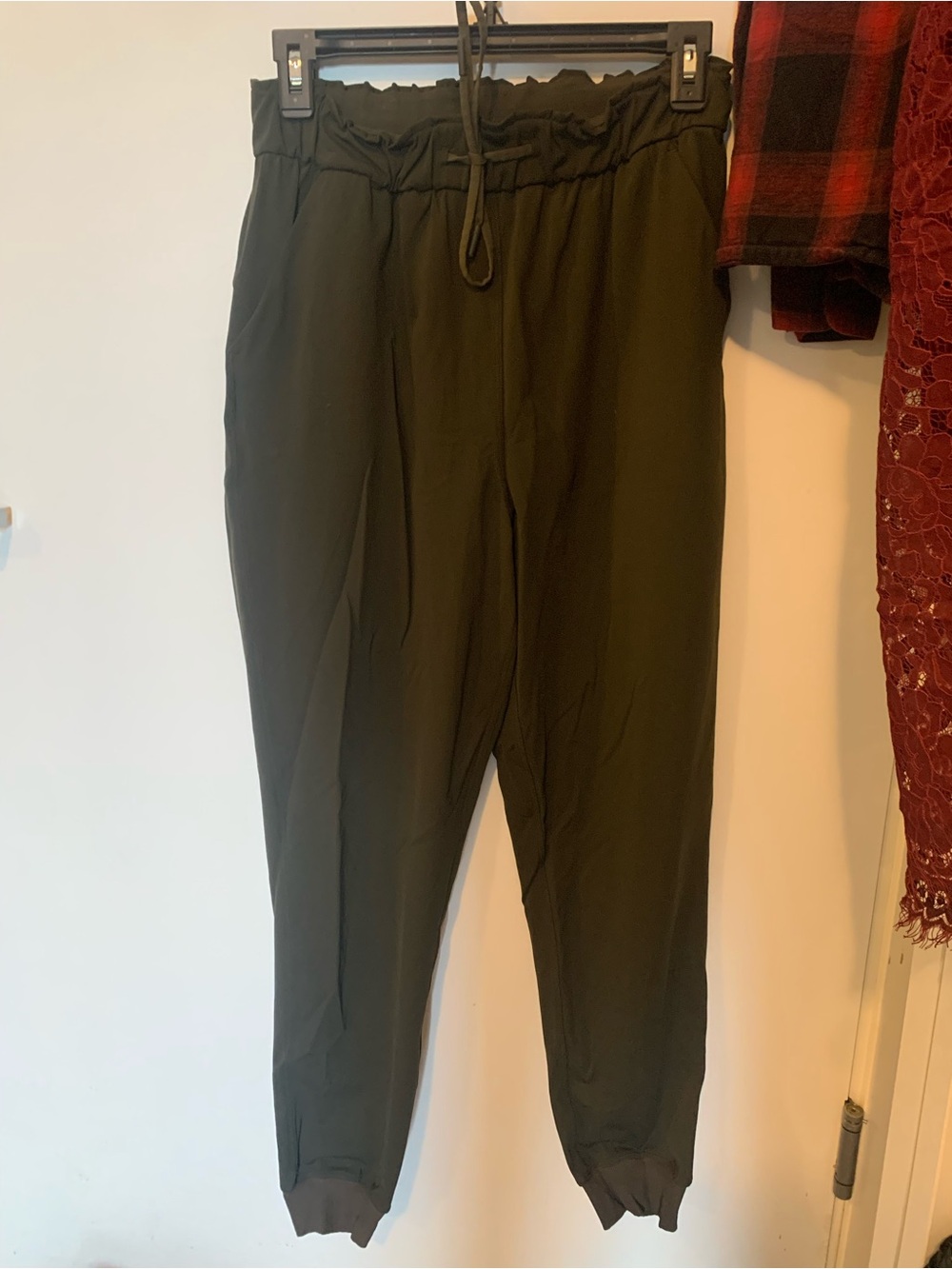 Lululemon Joggers (size 4/6)